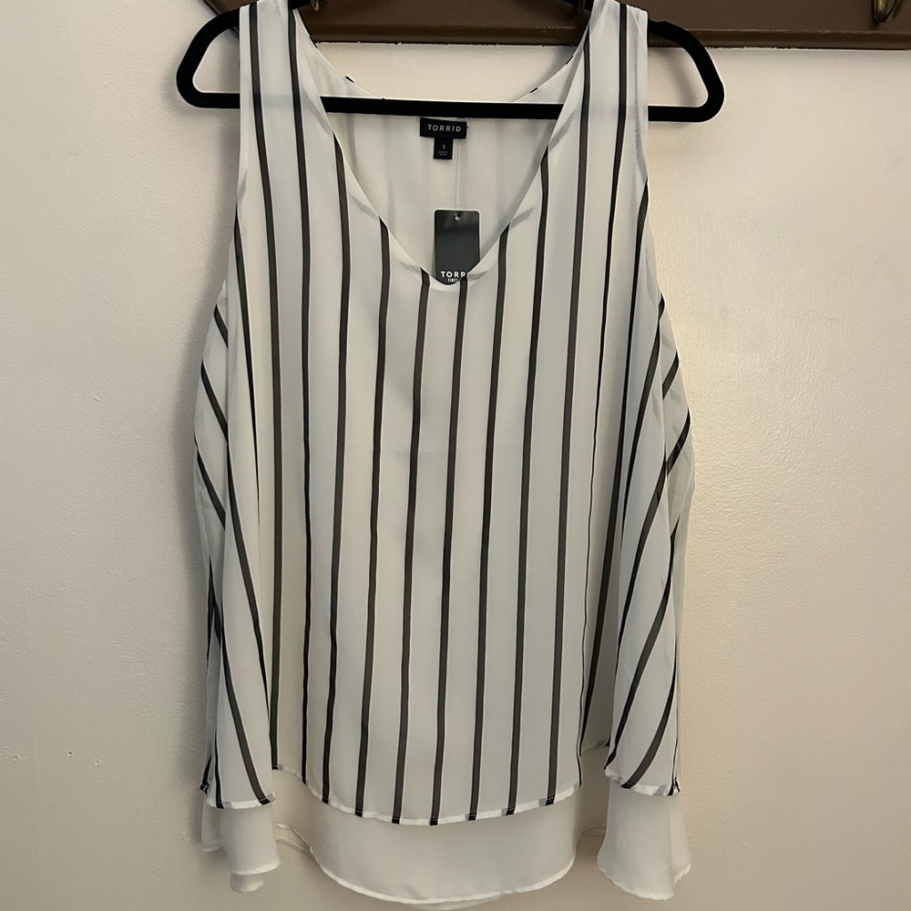 TORRID WHITE STRIPE VNECK DRESS TOP